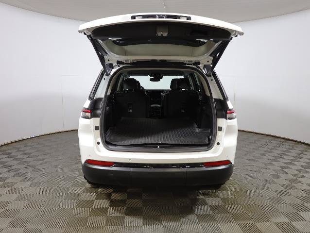 Used 2023 Jeep Grand Cherokee L Limited w/ Black Appearance Package AWD/4WD image 37