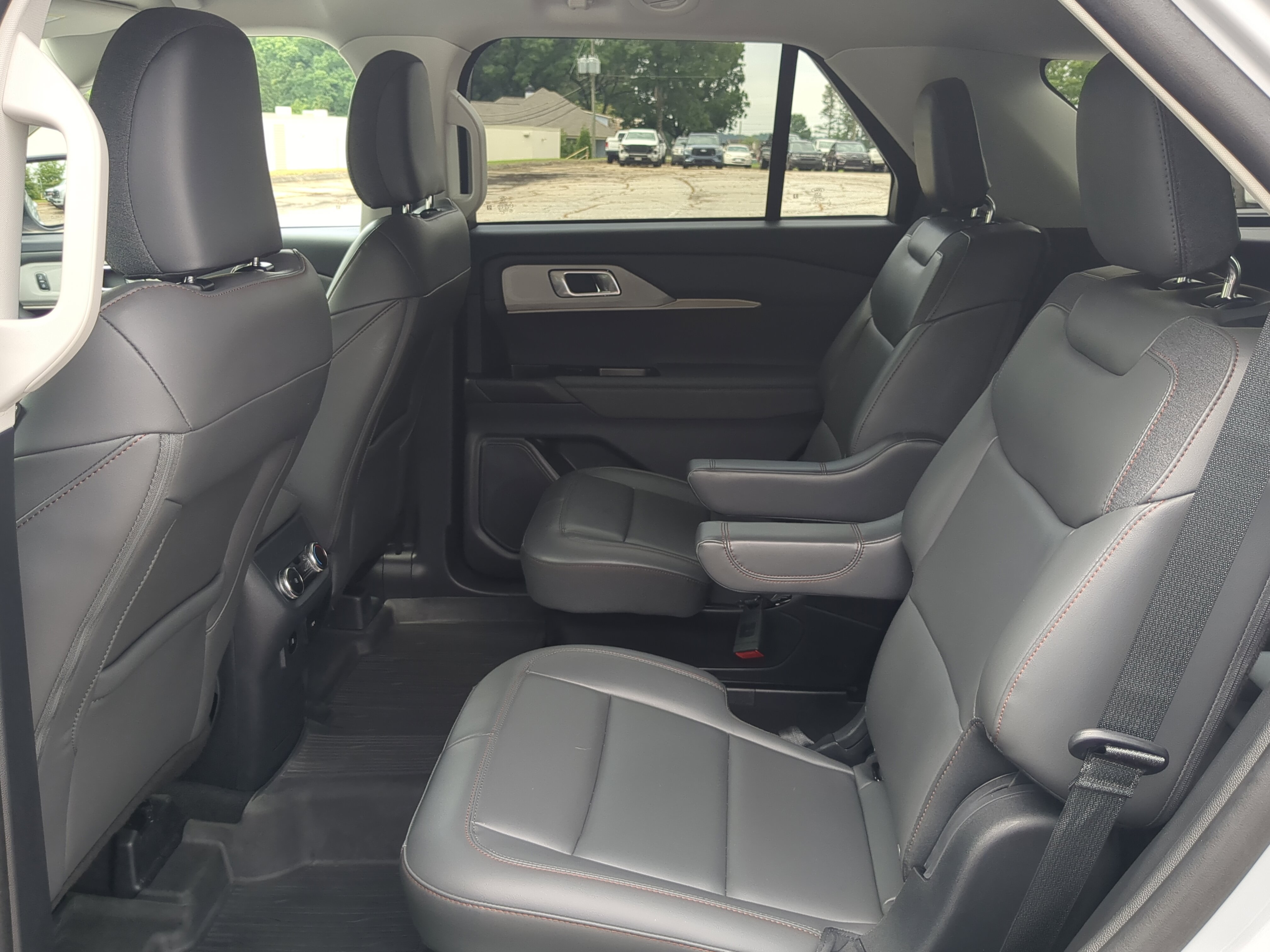 Certified 2025 Ford Explorer Active w/ Active Comfort Package RWD image 12