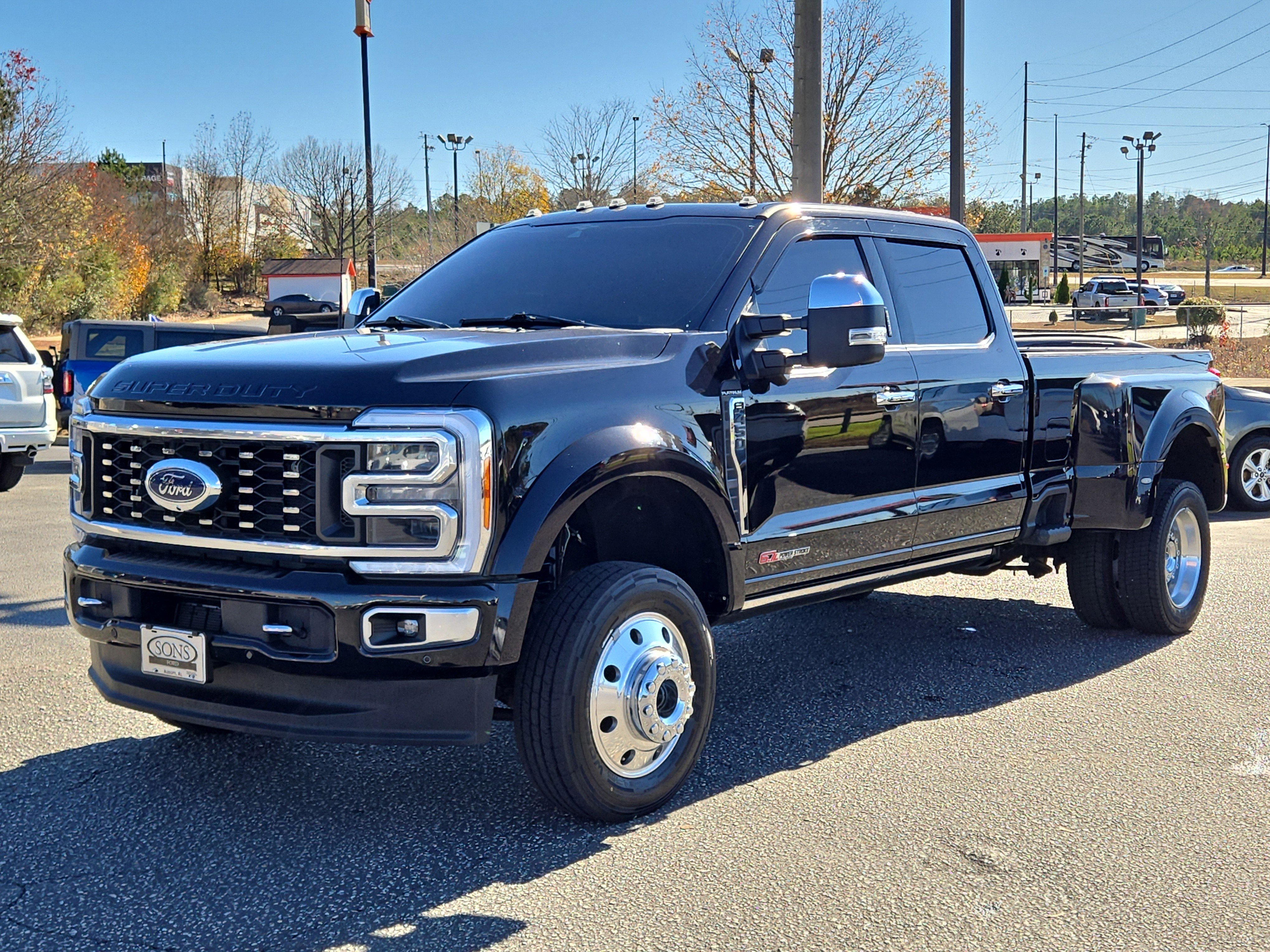 Certified 2023 Ford F450 Platinum w/ FX4 Off-Road Package image 9