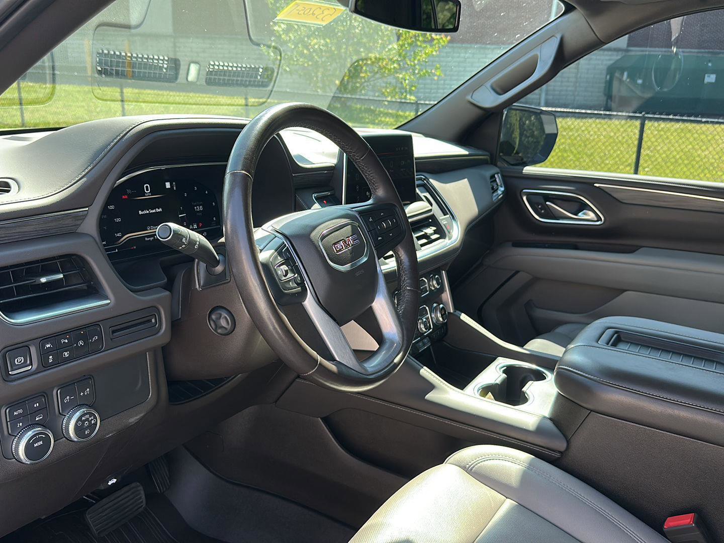 Used 2022 GMC Yukon SLT w/ SLT Premium Package AWD/4WD image 10