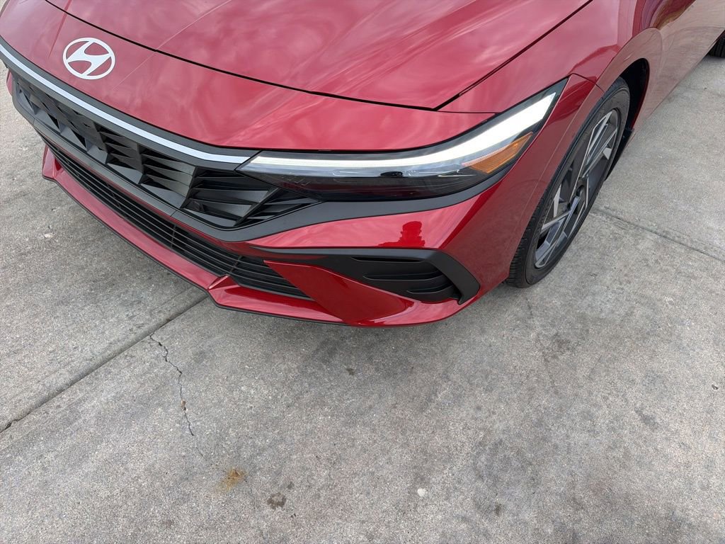 Used 2025 Hyundai Elantra Sport image 18