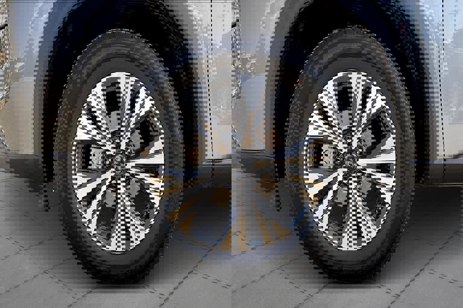 Used 2023 Nissan Rogue SV image 13