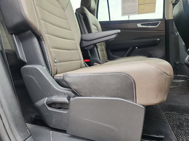 Used 2024 Volkswagen Atlas SEL AWD/4WD image 32