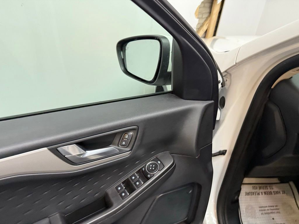 Certified 2020 Ford Escape SE image 19