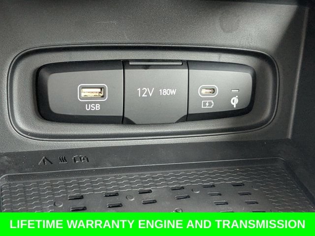 Used 2025 Hyundai Venue Limited FWD image 23