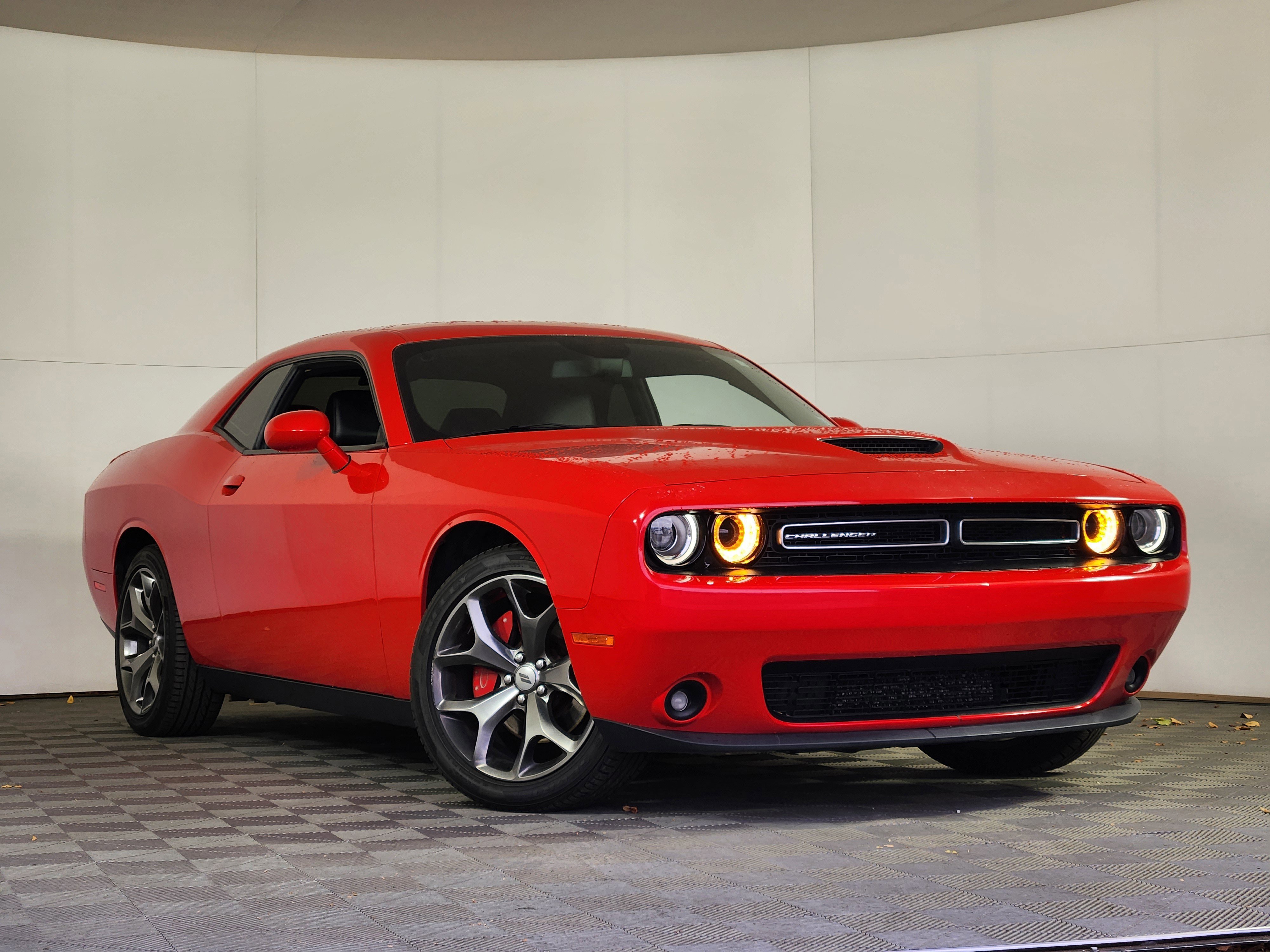 Used 2017 Dodge Challenger SXT Plus image 7