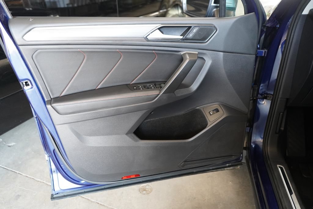 Used 2024 Volkswagen Tiguan SE AWD/4WD image 16