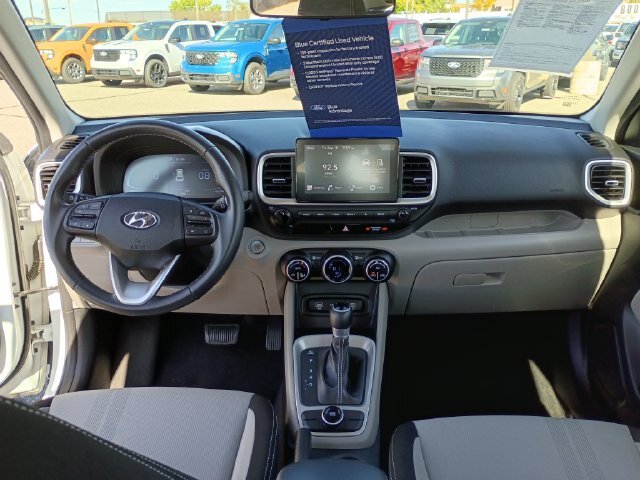 Used 2025 Hyundai Venue SEL FWD image 12