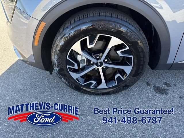 Used 2025 Kia Sportage EX FWD image 14
