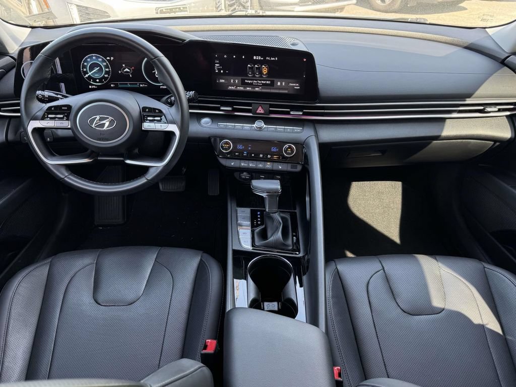 Used 2023 Hyundai Elantra Limited FWD image 2