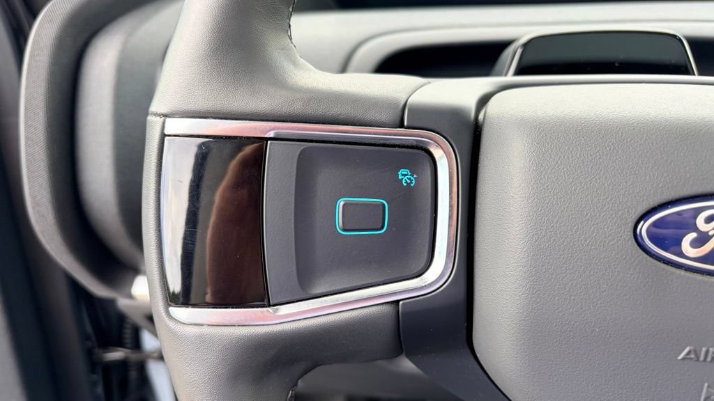 Certified 2025 Ford Expedition Active AWD/4WD image 7