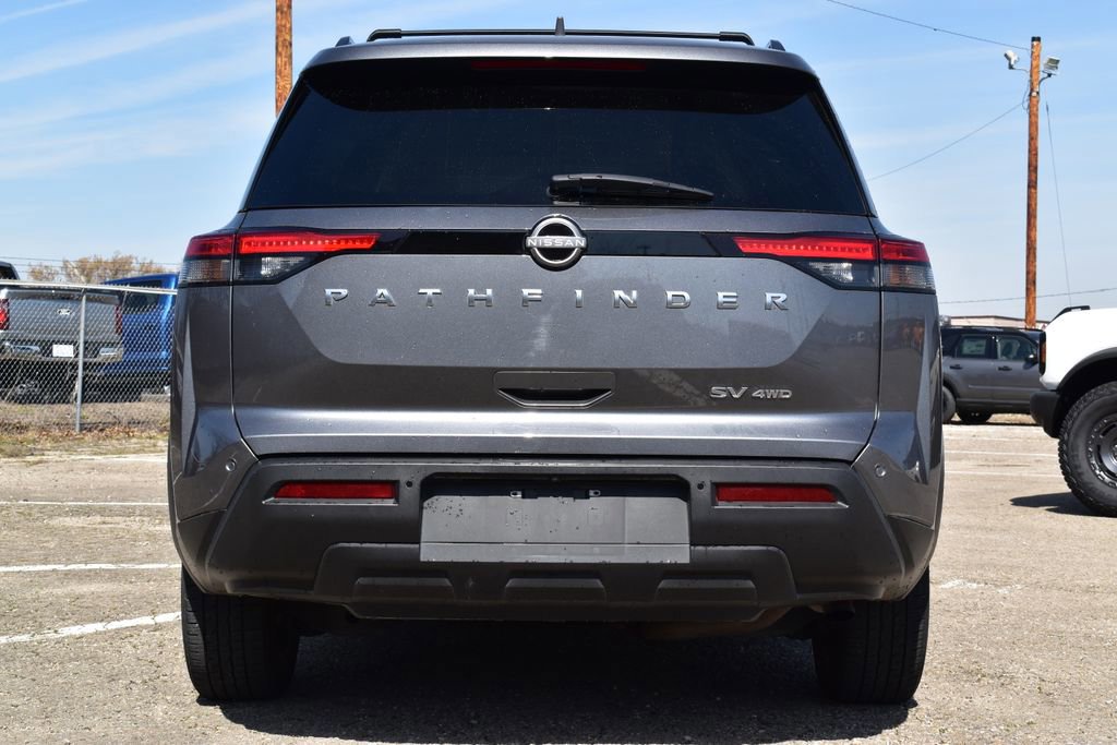 Used 2024 Nissan Pathfinder SV image 3