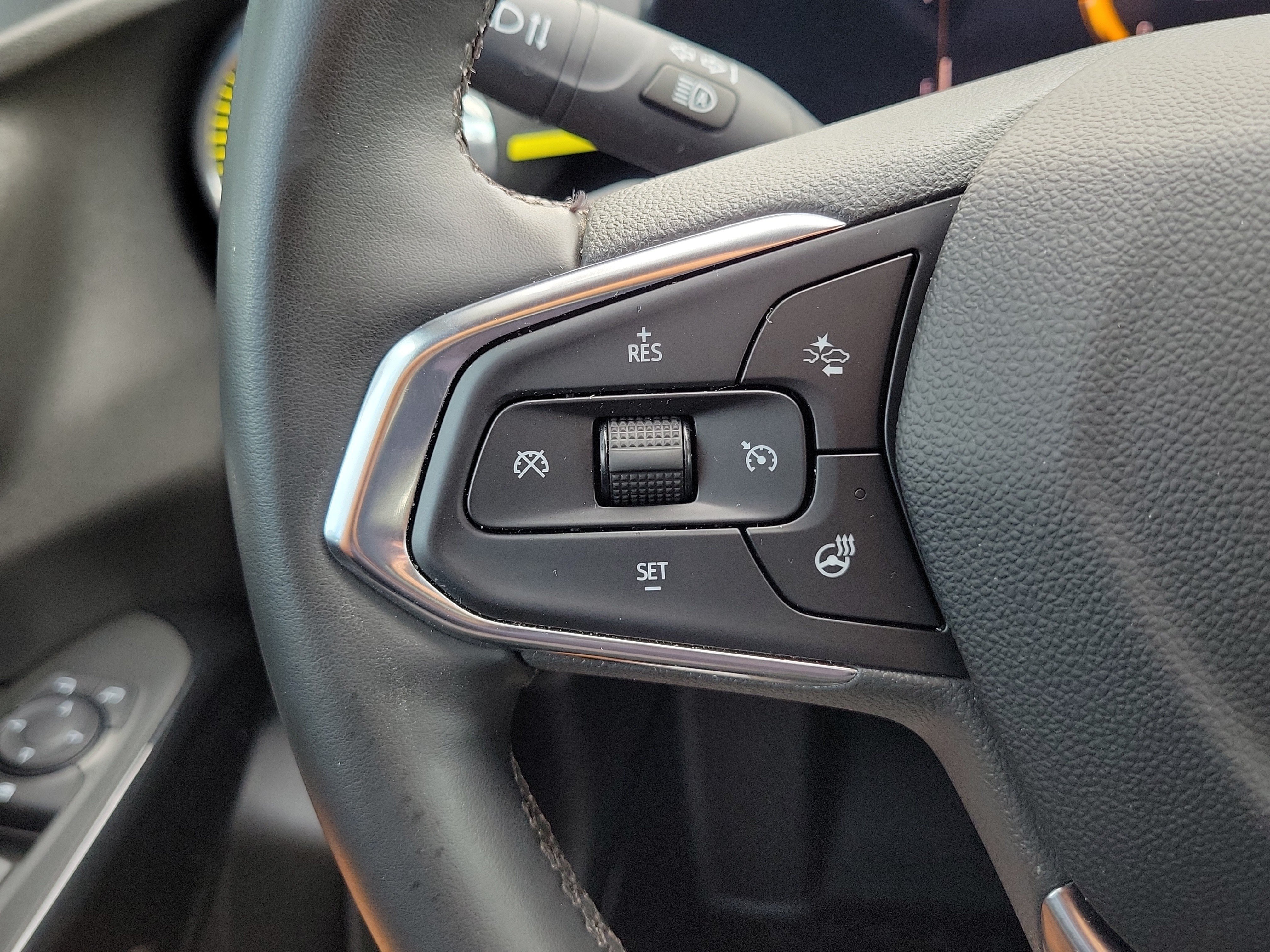 Used 2024 Chevrolet Trax ACTIV w/ Sunroof Package FWD image 25