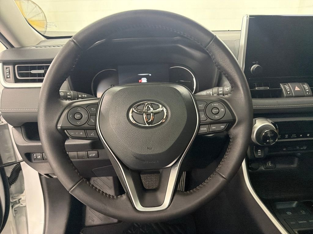 Used 2025 Toyota RAV4 XLE Premium image 20