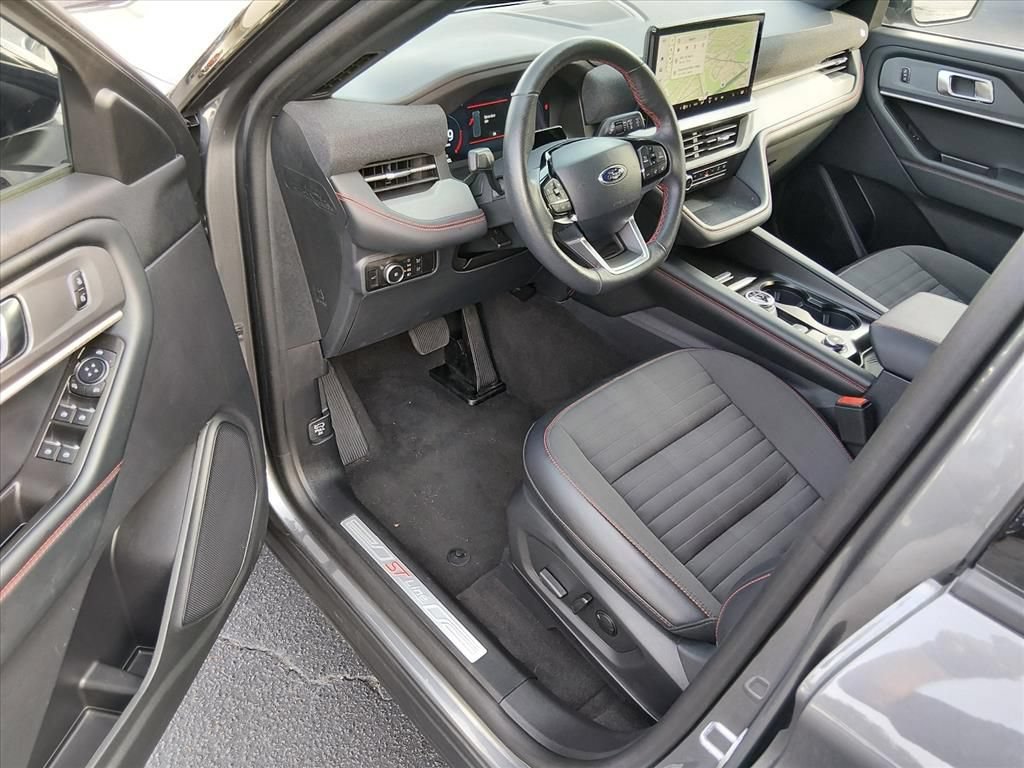 Certified 2025 Ford Explorer ST-Line w/ ST-Line Street Pack AWD/4WD image 10