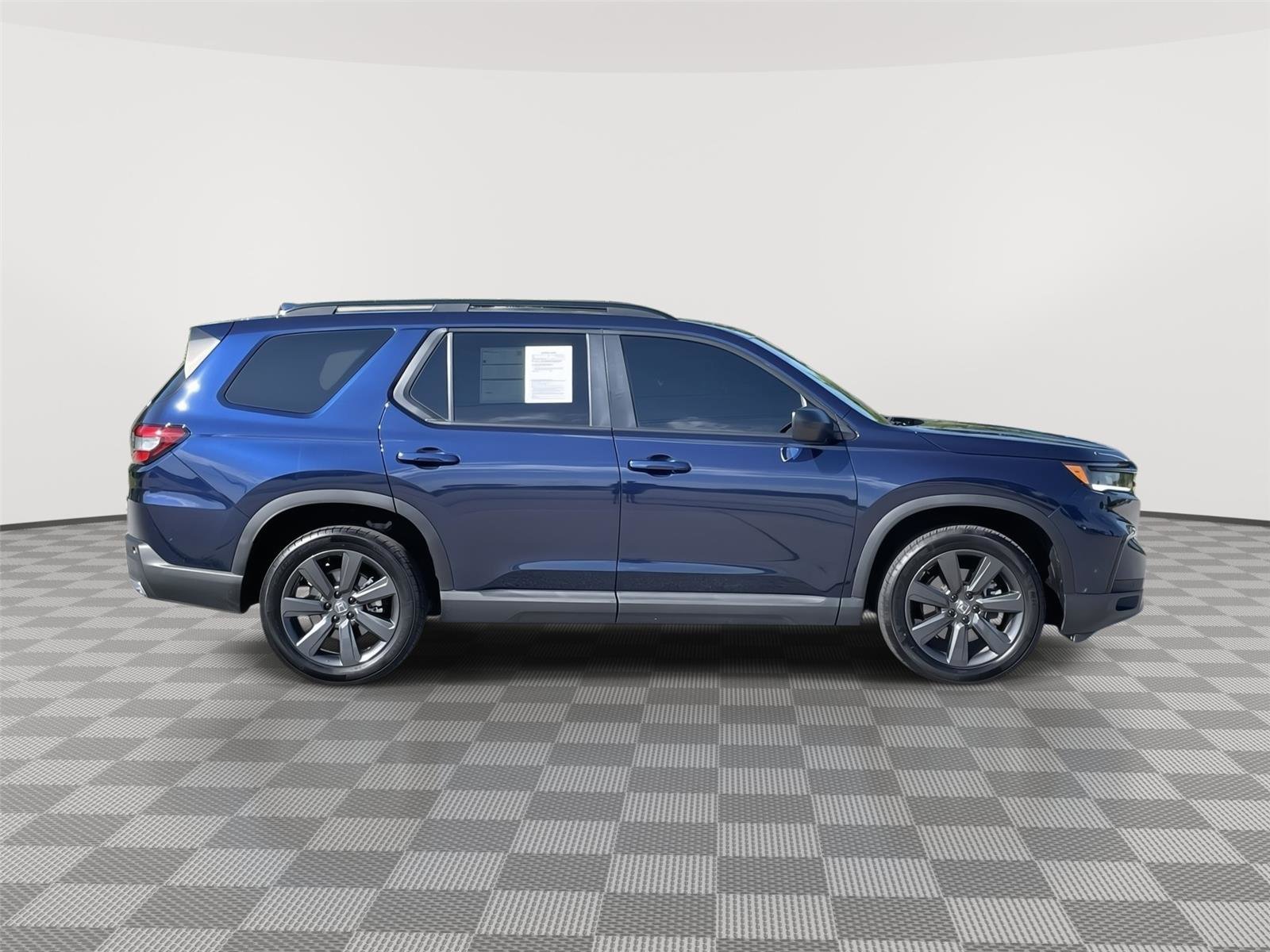 Used 2025 Honda Pilot Sport image 6
