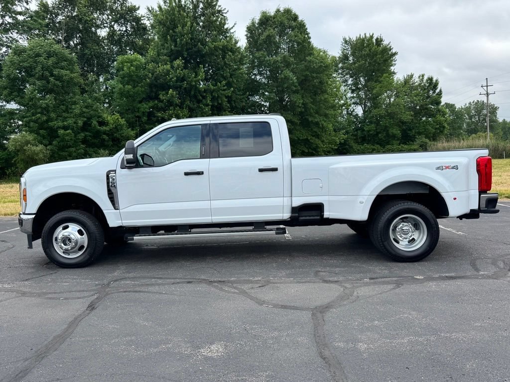 Certified 2024 Ford F350 XLT AWD/4WD image 8
