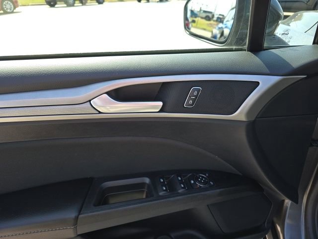Certified 2020 Ford Fusion SE image 12