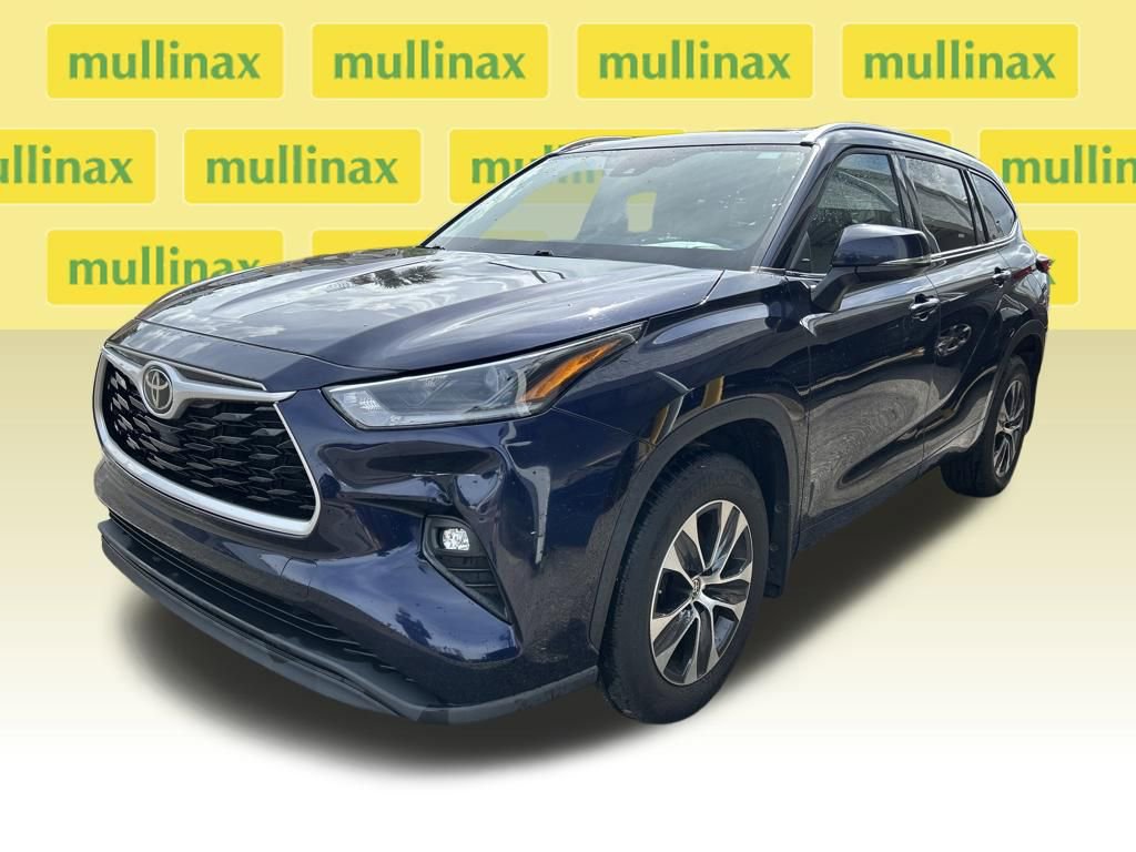 Used 2021 Toyota Highlander XLE AWD/4WD image 4