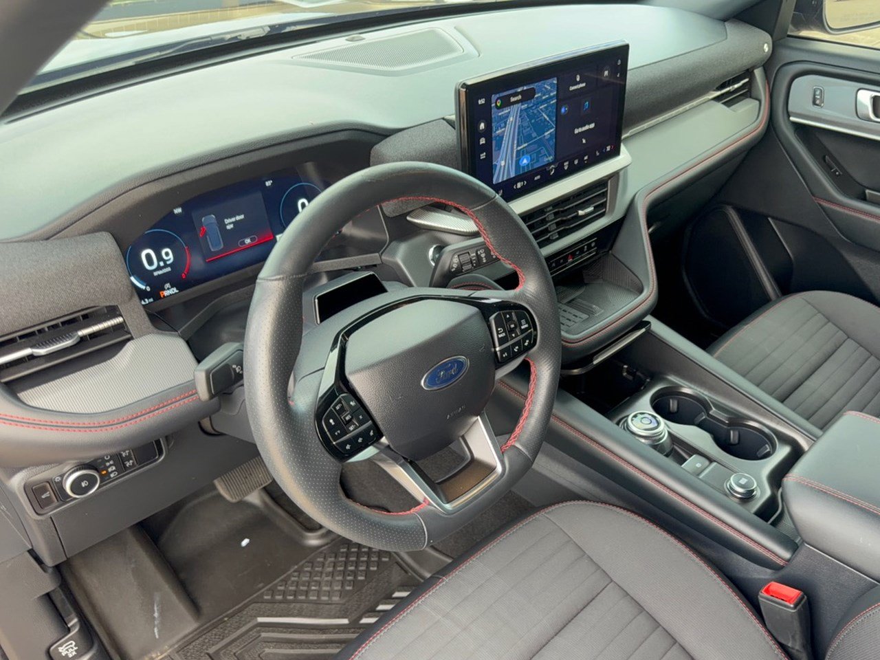Certified 2025 Ford Explorer ST-Line w/ Premium Package RWD image 4