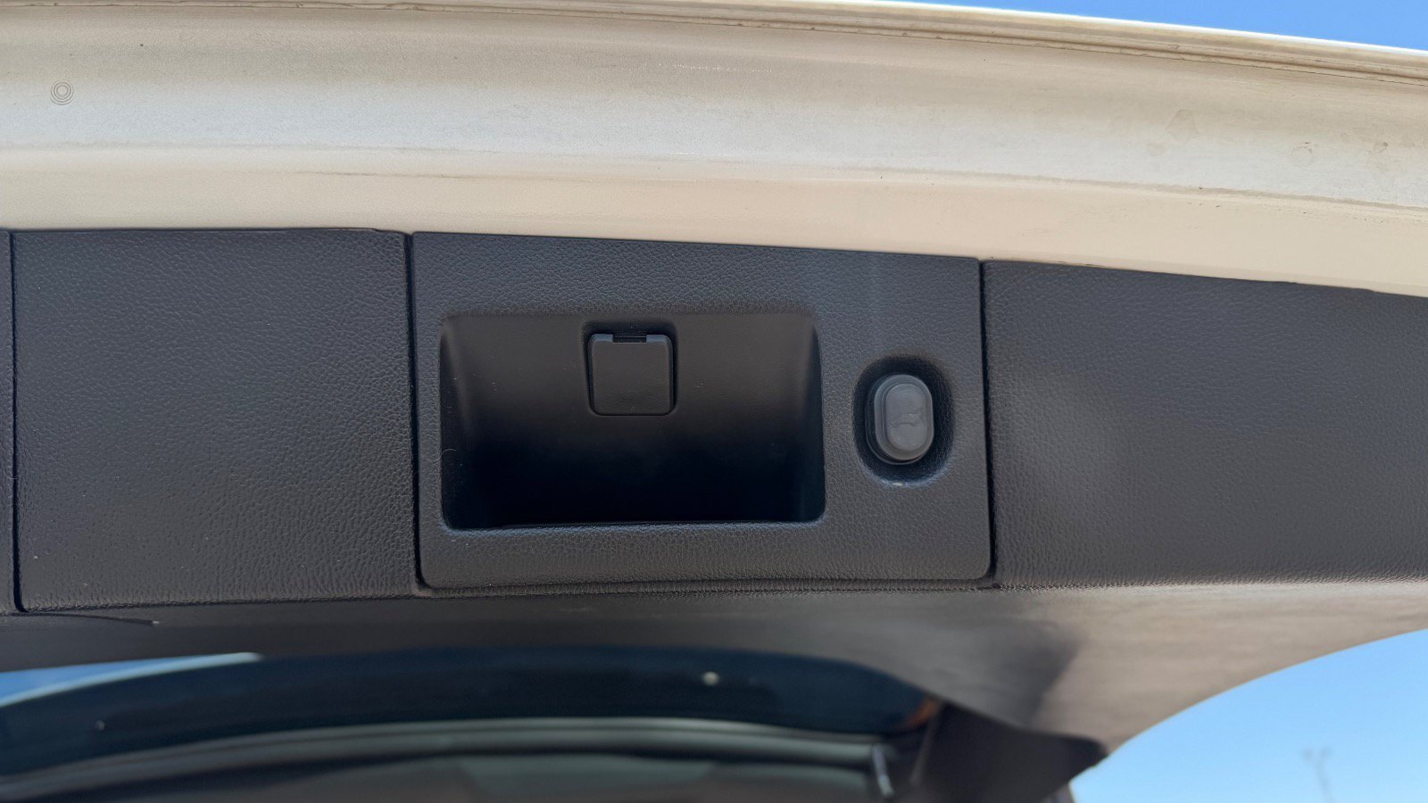 Used 2019 Cadillac Escalade ESV Luxury AWD/4WD image 10
