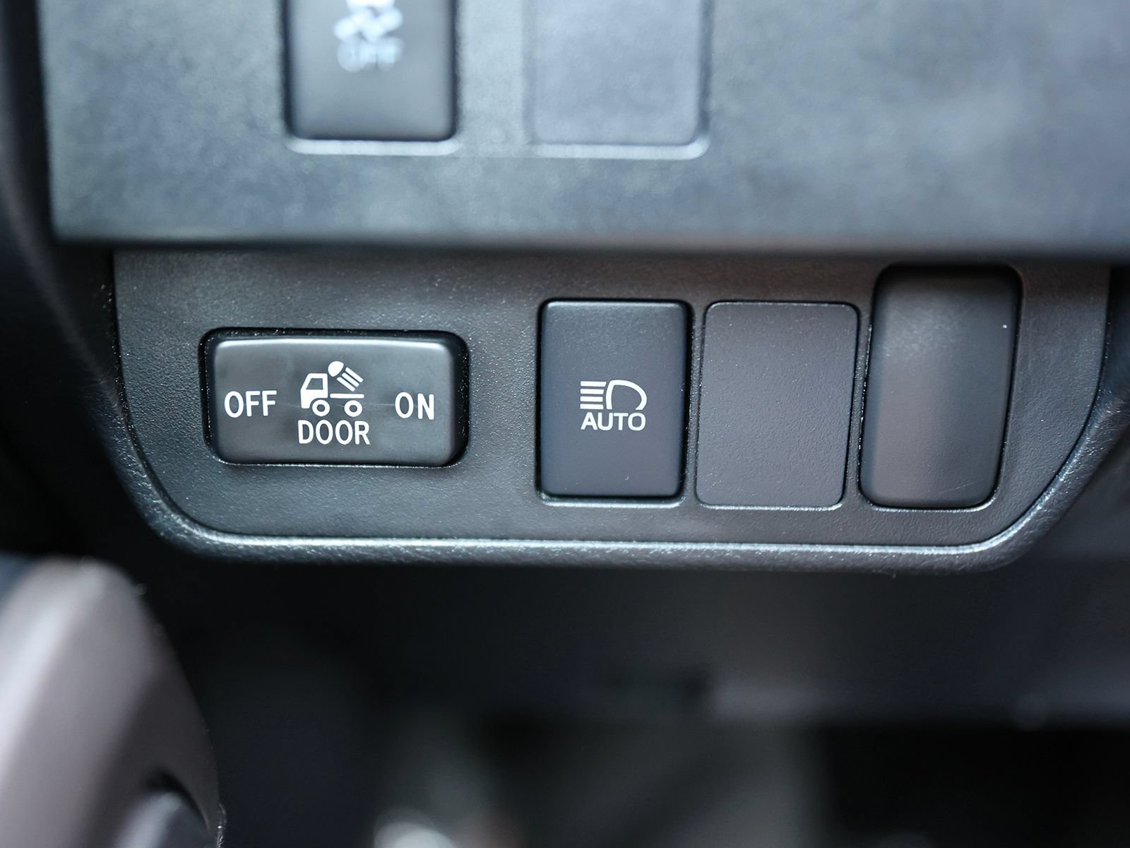 Used 2021 Toyota Tacoma SR5 AWD/4WD image 38