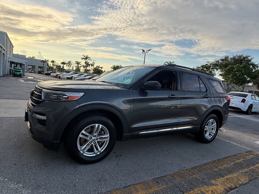 Certified 2020 Ford Explorer XLT w/ Equipment Group 202A AWD/4WD image 3