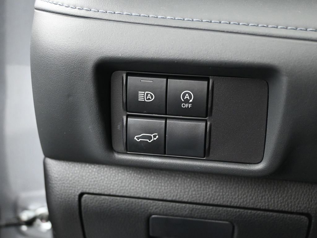 Used 2024 Toyota Highlander LE image 39