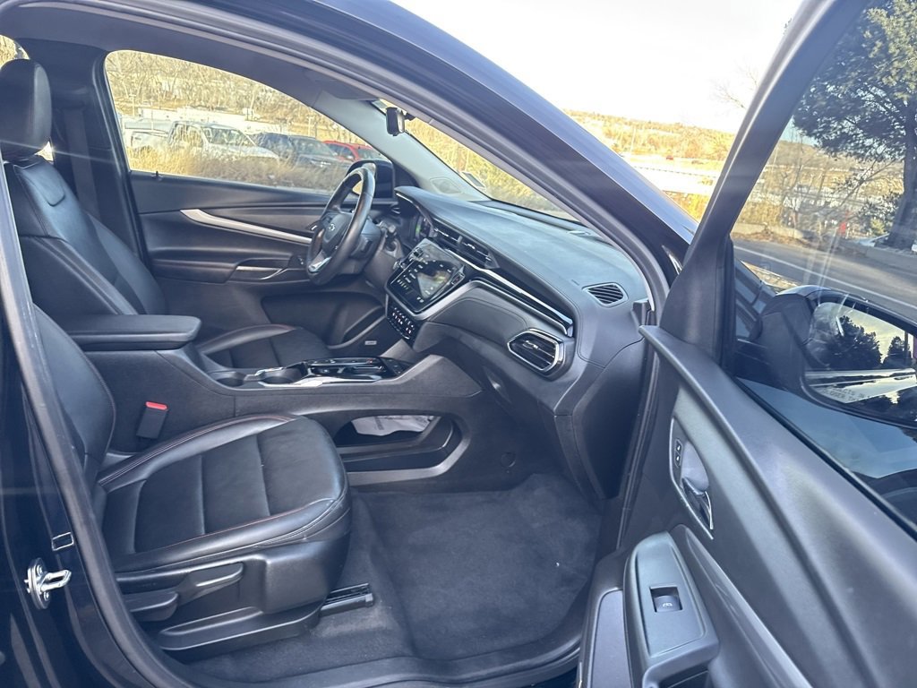 Used 2023 Chevrolet Bolt EUV Premier w/ Sun & Sound Package image 30