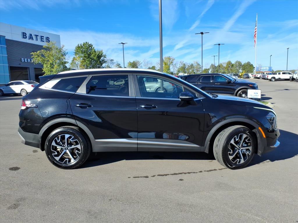 Used 2025 Kia Sportage EX image 6