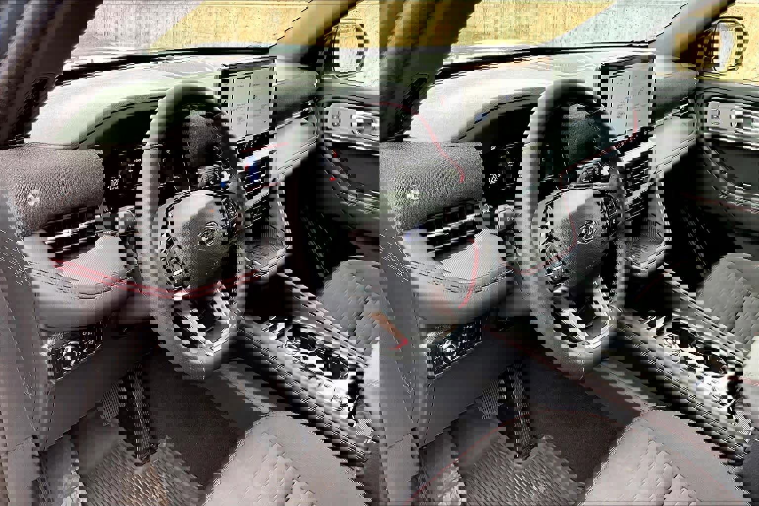 Certified 2025 Ford Explorer ST-Line w/ Premium Package image 20