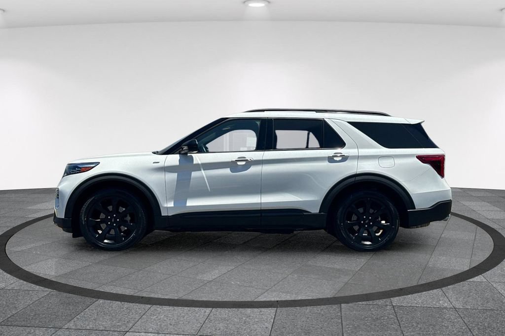 Certified 2023 Ford Explorer ST-Line w/ Class IV Trailer Tow Package RWD image 9