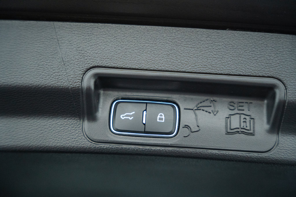 Certified 2025 Ford Explorer ST AWD/4WD image 12