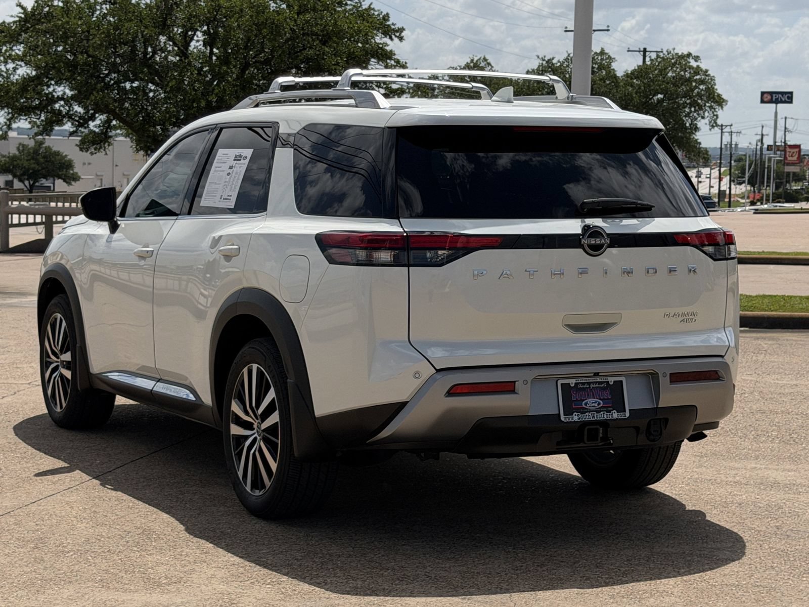 Used 2024 Nissan Pathfinder Platinum w/ Lighting Package (N92) AWD/4WD image 6