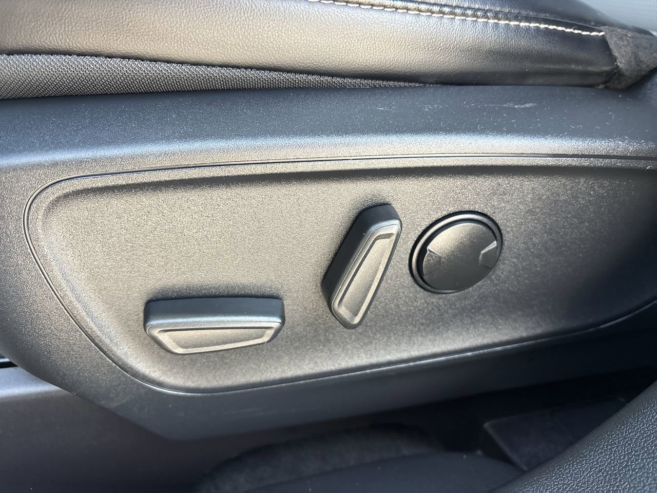 Certified 2025 Ford Escape Platinum image 26