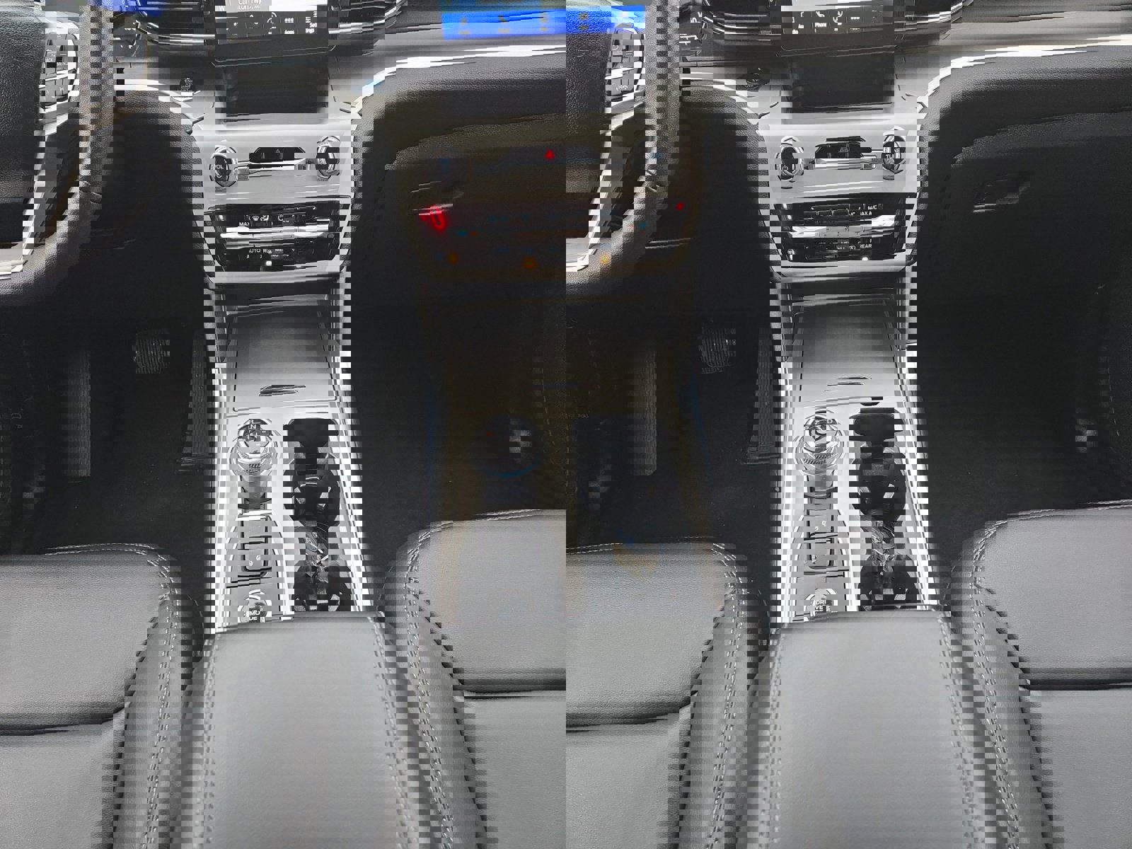 Certified 2022 Ford Explorer XLT w/ Equipment Group 202A image 21