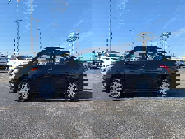 Used 2019 Nissan Versa SV image 4