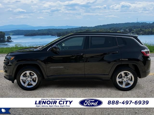 Used 2024 Jeep Compass Latitude AWD/4WD image 6