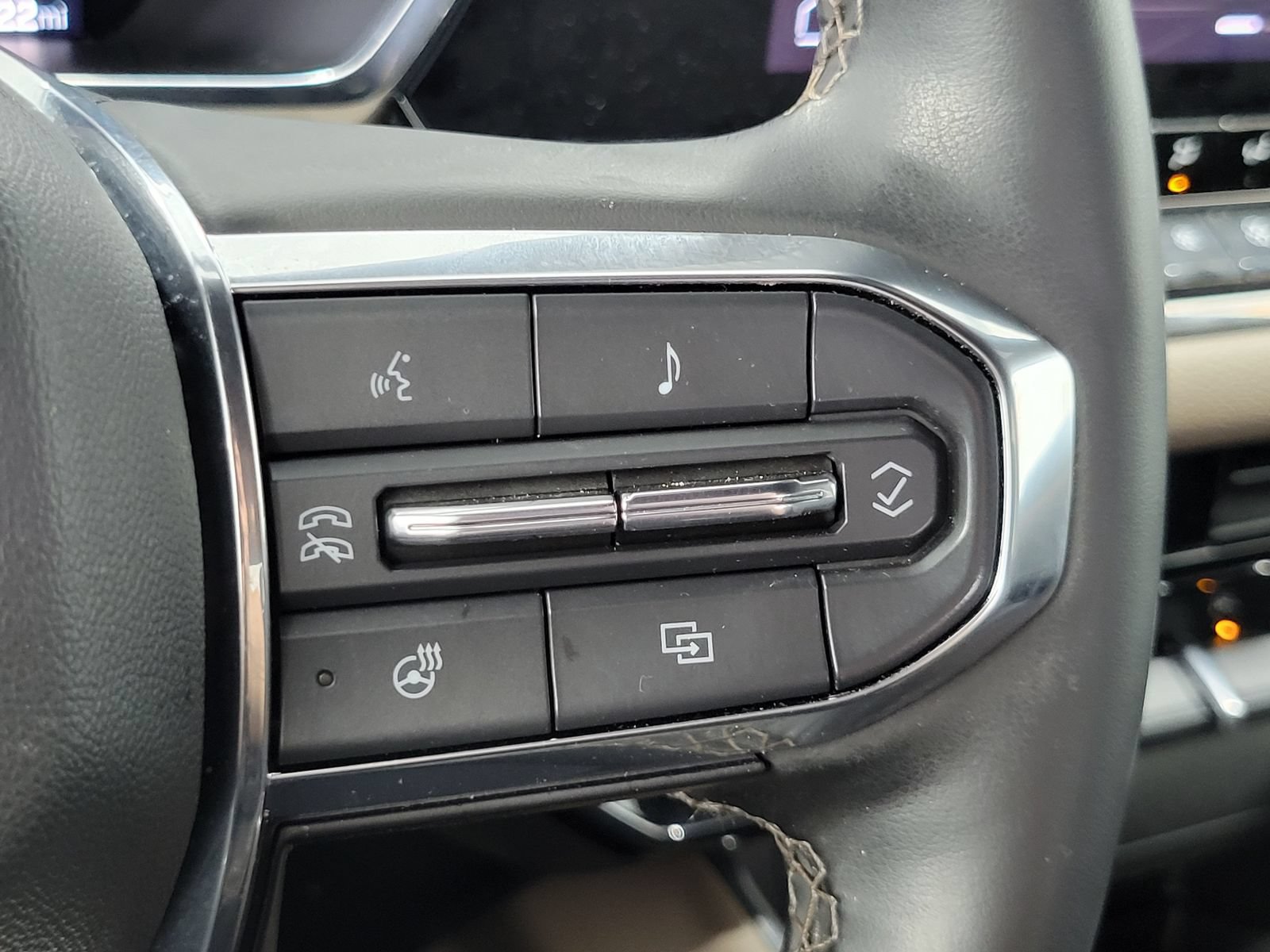 Used 2025 GMC Canyon Denali AWD/4WD image 18