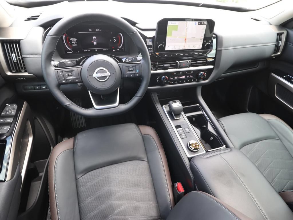 Used 2025 Nissan Pathfinder Platinum w/ Black Appearance Package AWD/4WD image 9