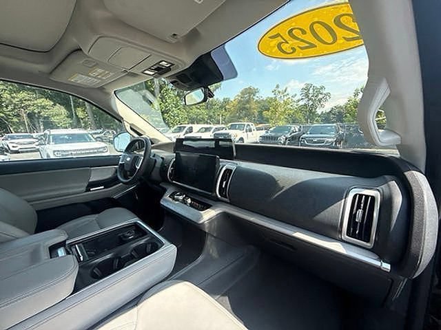 Certified 2025 Ford Expedition Active AWD/4WD image 16