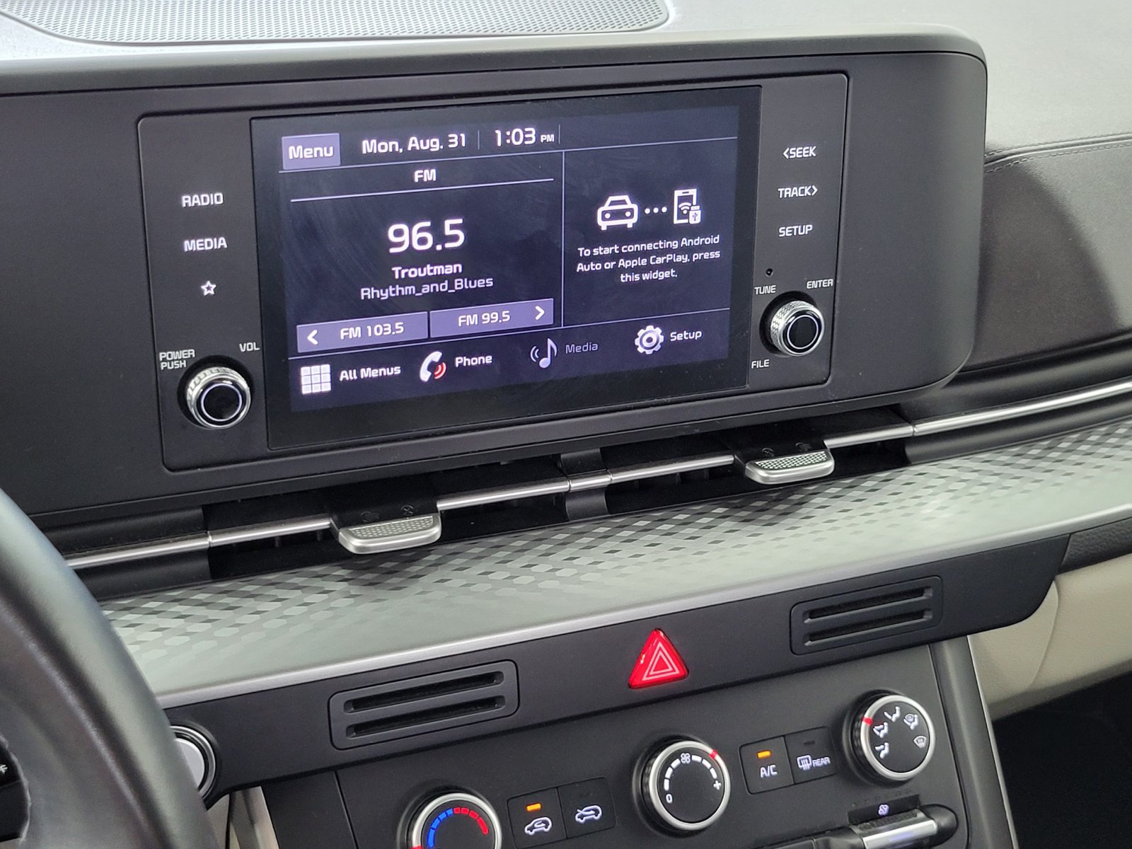 Used 2022 Kia Carnival LX w/ Paint Protection Package FWD image 19