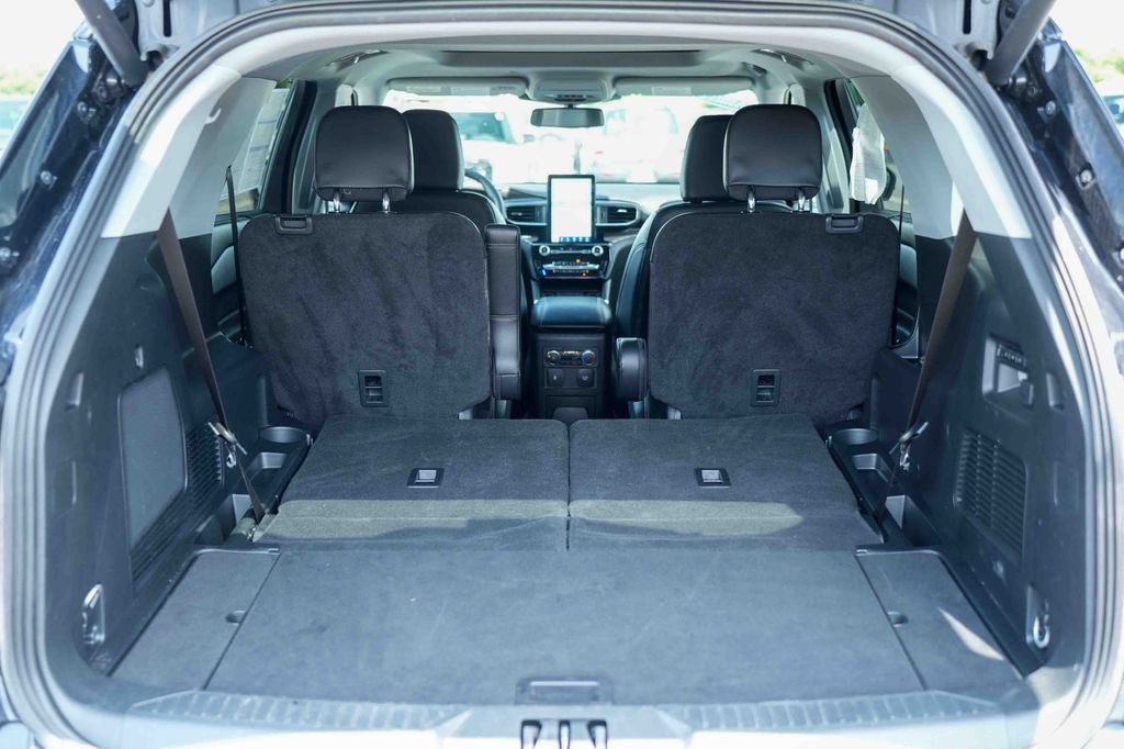 Certified 2023 Ford Explorer Limited w/ Limited Technology Package AWD/4WD image 11