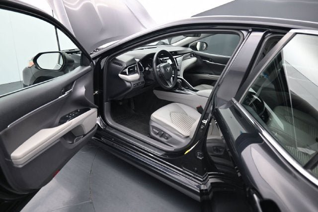 Used 2020 Toyota Camry SE FWD image 25
