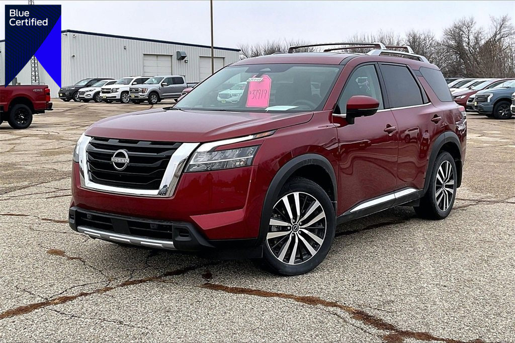 Used 2024 Nissan Pathfinder Platinum w/ Cargo Package