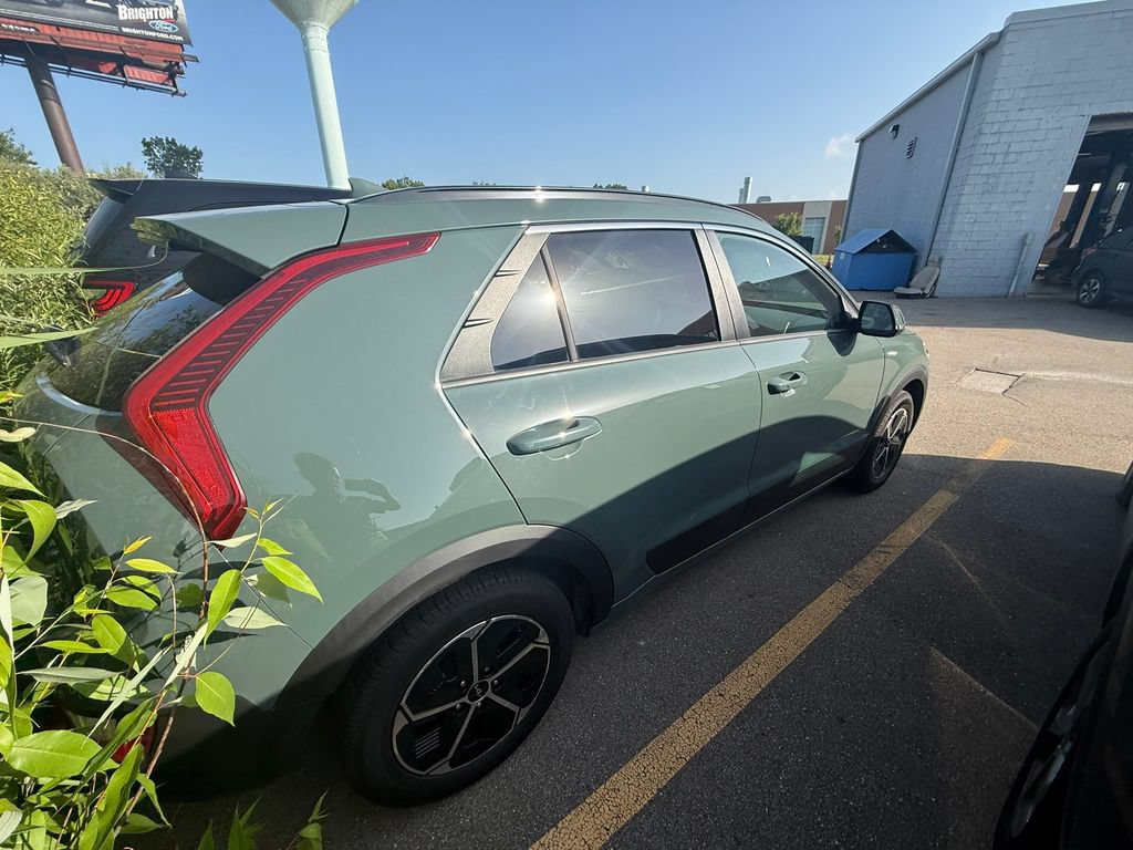 Used 2023 Kia Niro EX FWD image 6
