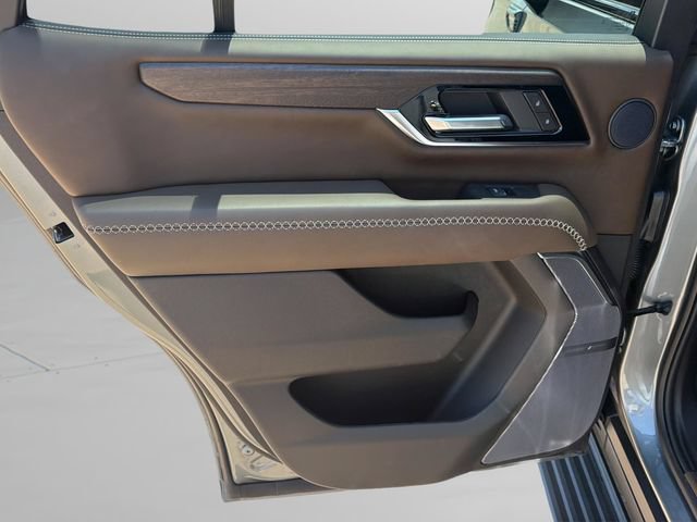 Used 2025 GMC Yukon Denali Ultimate AWD/4WD image 17