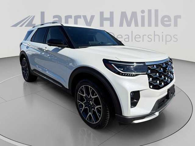 Certified 2025 Ford Explorer Platinum w/ Ultimate Package AWD/4WD image 7