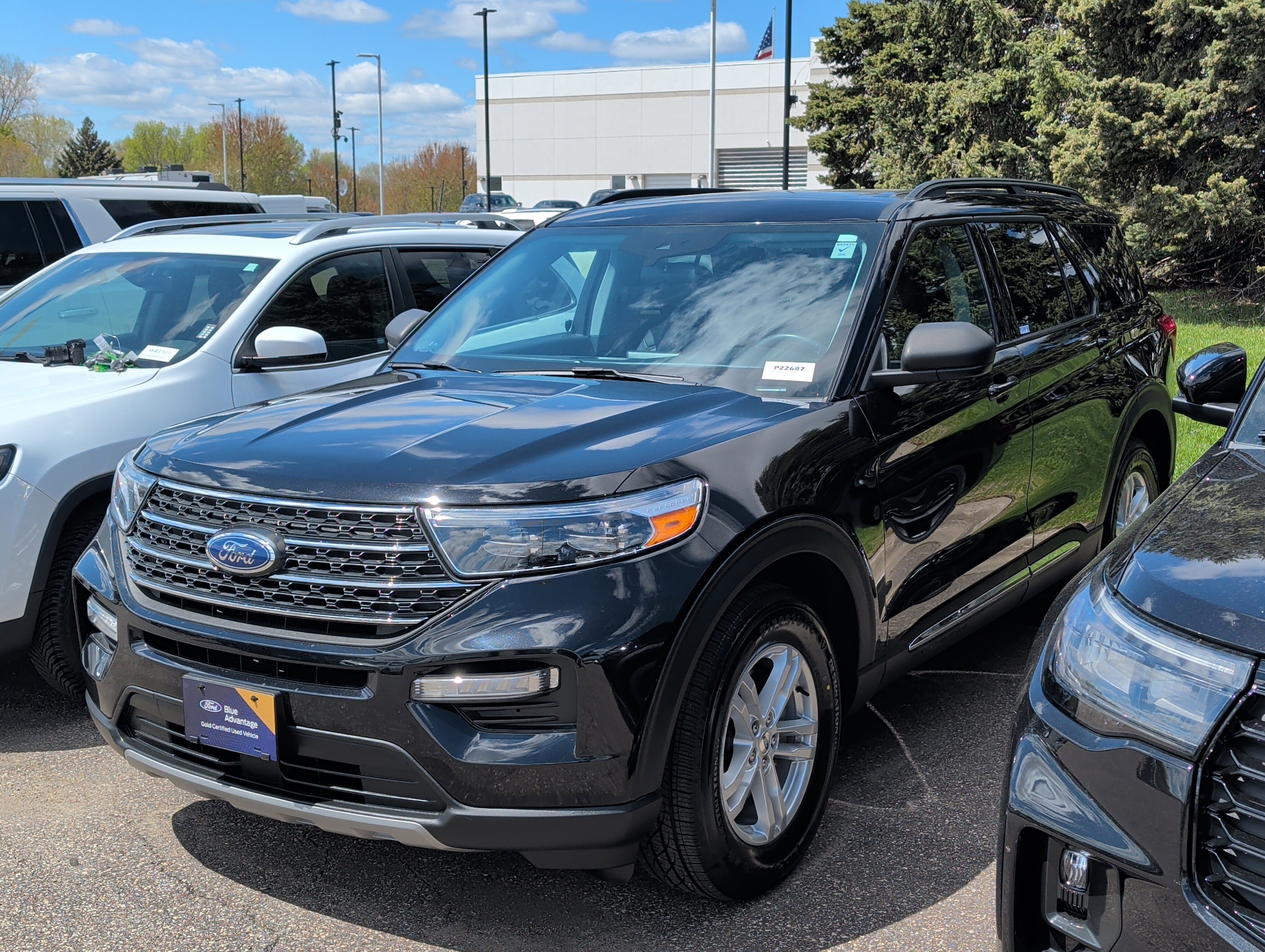 Certified 2022 Ford Explorer XLT w/ Equipment Group 202A AWD/4WD image 4