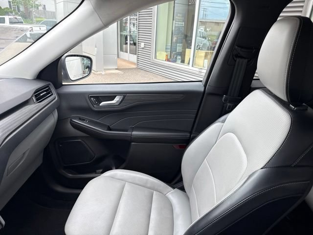 Certified 2023 Ford Escape Platinum AWD/4WD image 27